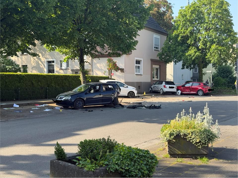 — Schwerer Verkehrsunfall in Dinslaken —