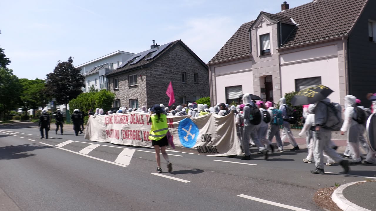 — UPDATE 3: Demonstration an der Frankfurter Straße / Rahmstraße —
